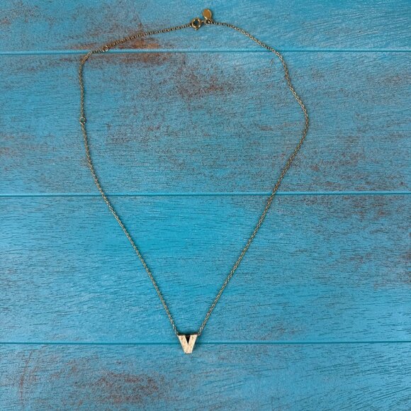 Vintage 1978 AVON Initial Attraction Necklace- "V" Gold Tone - Picture 4 of 8